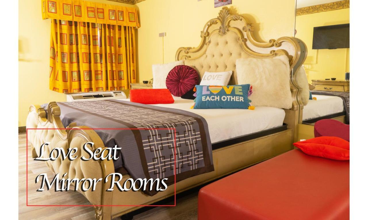 Luxe Romantic Suites Dolton Экстерьер фото