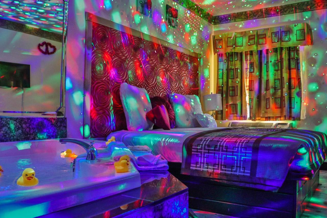 Luxe Romantic Suites Dolton Экстерьер фото