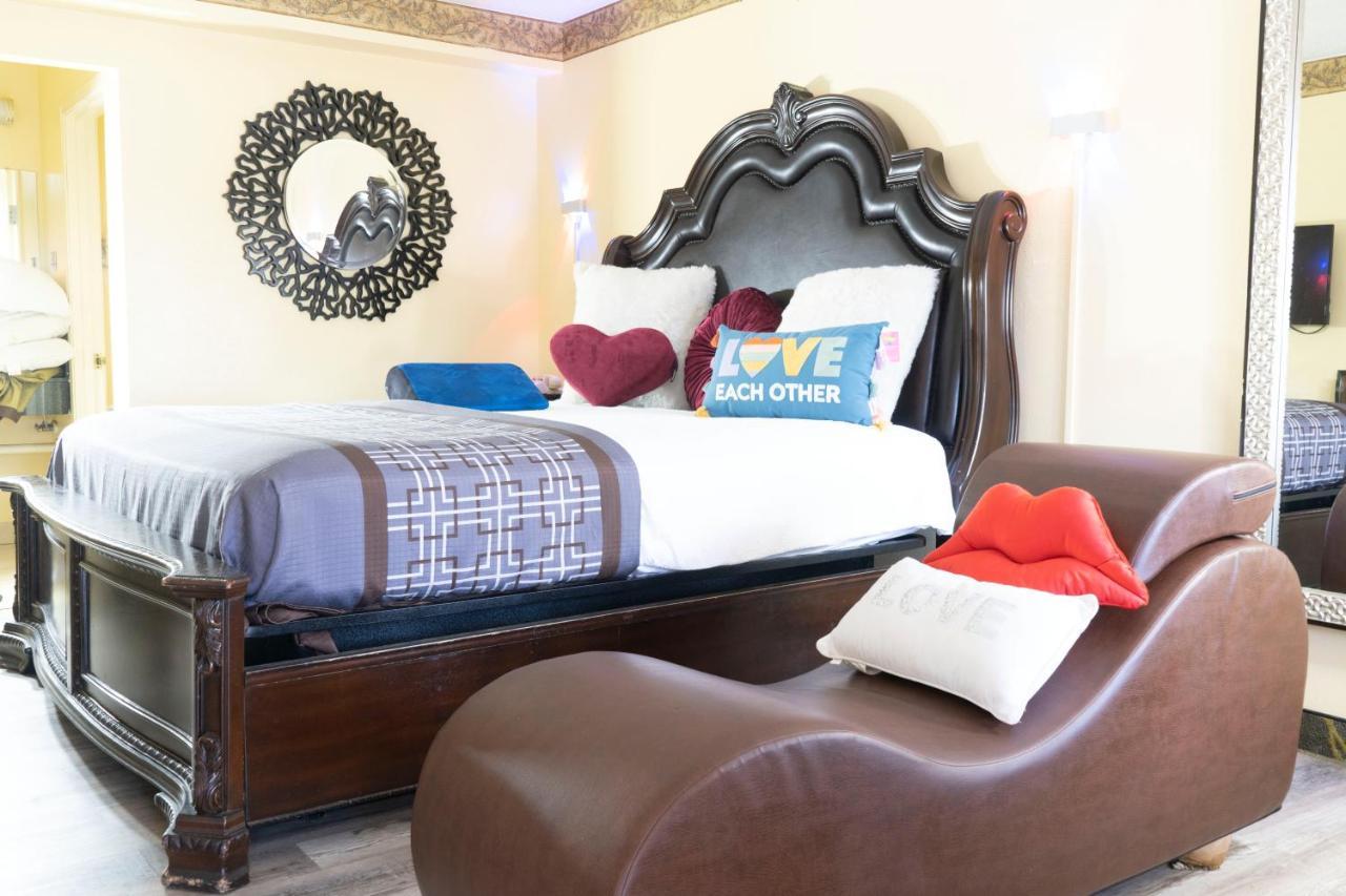 Luxe Romantic Suites Dolton Экстерьер фото