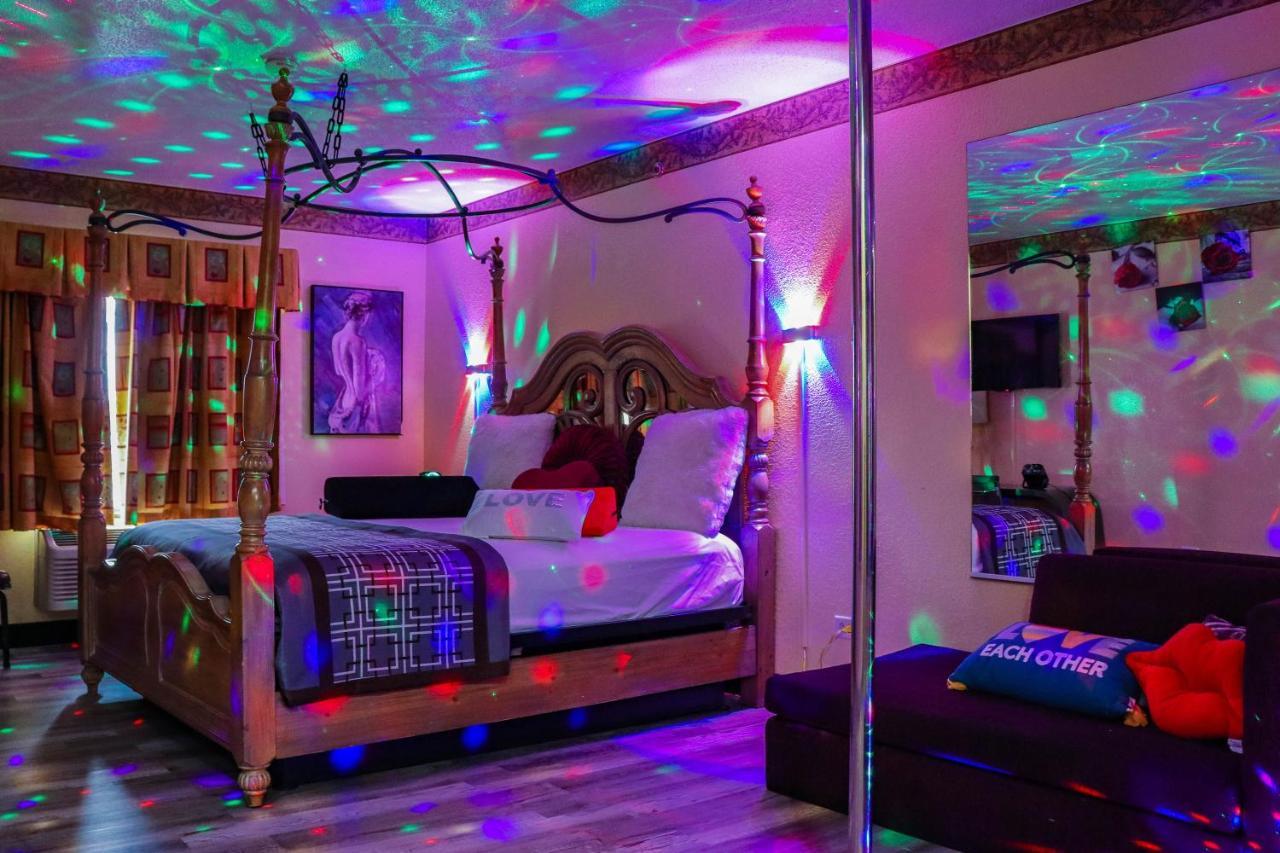 Luxe Romantic Suites Dolton Экстерьер фото