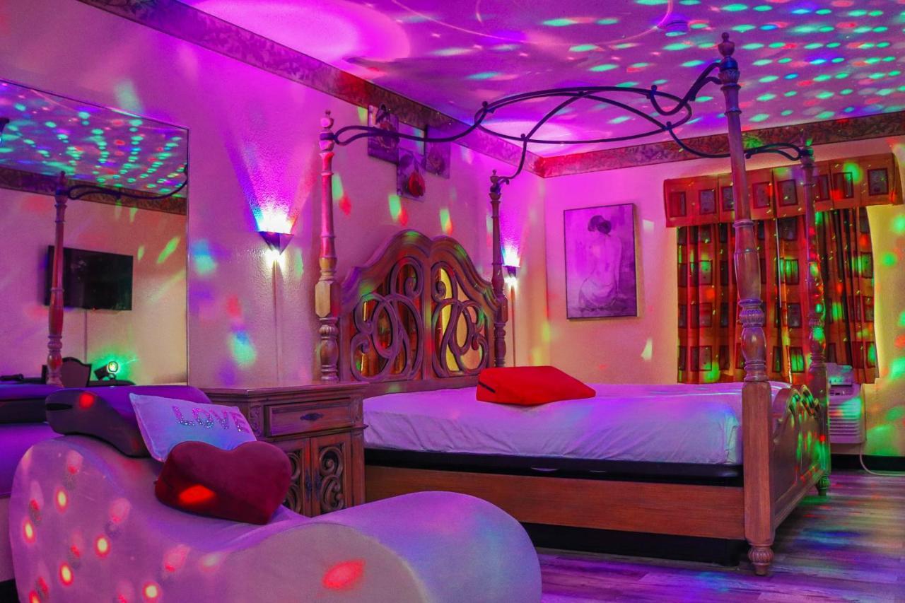 Luxe Romantic Suites Dolton Экстерьер фото