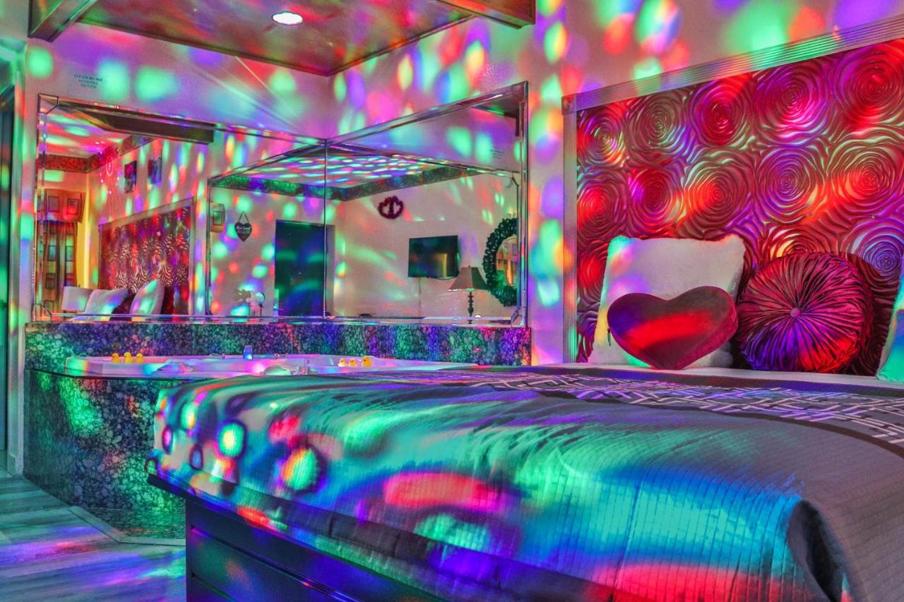 Luxe Romantic Suites Dolton Экстерьер фото