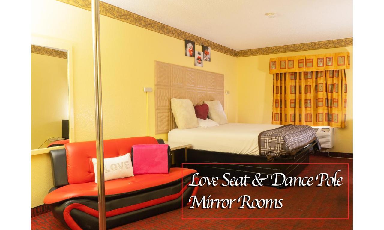 Luxe Romantic Suites Dolton Экстерьер фото