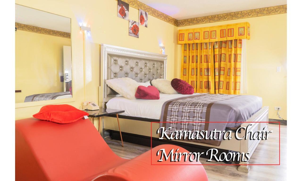 Luxe Romantic Suites Dolton Экстерьер фото