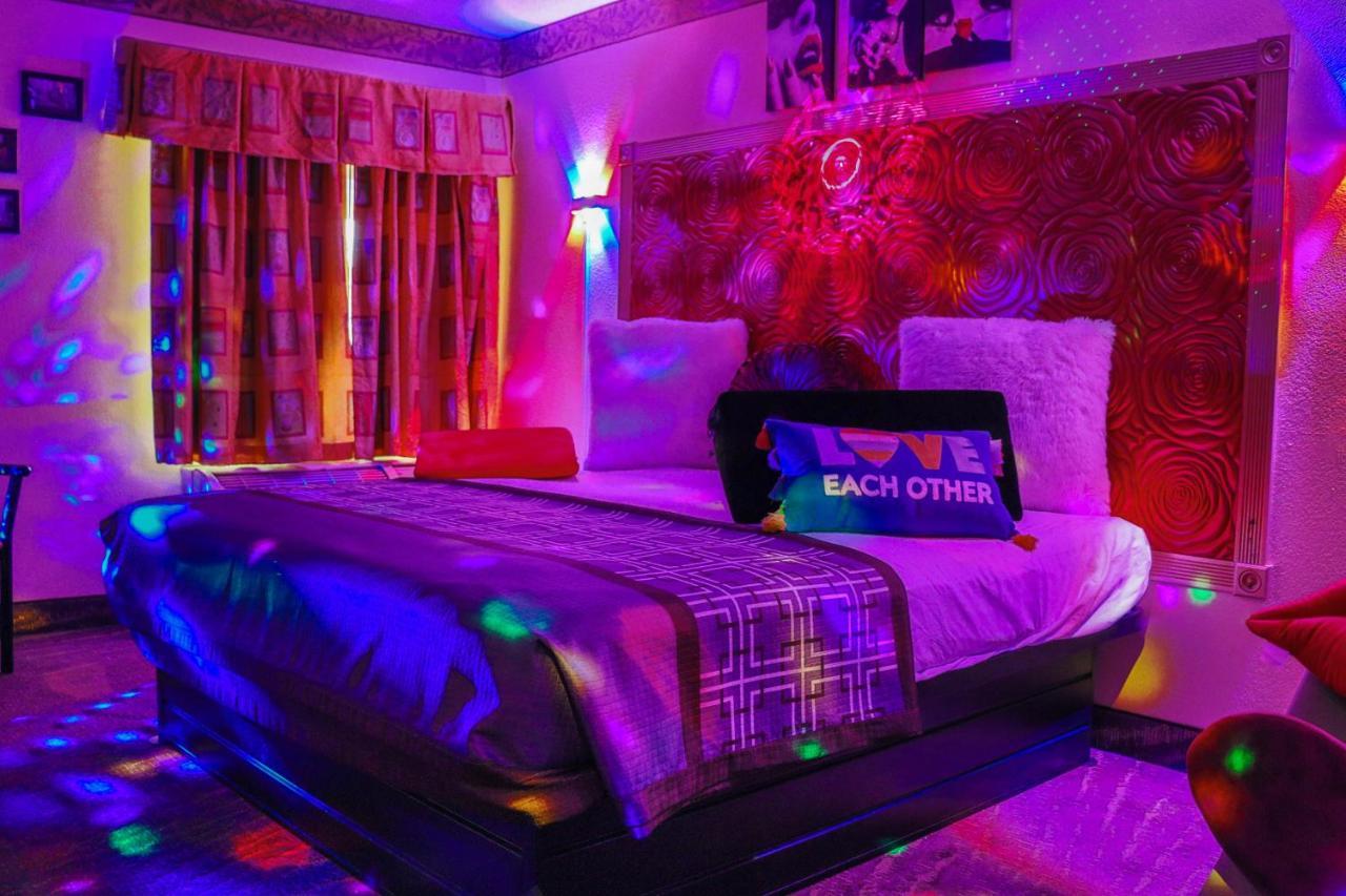 Luxe Romantic Suites Dolton Экстерьер фото