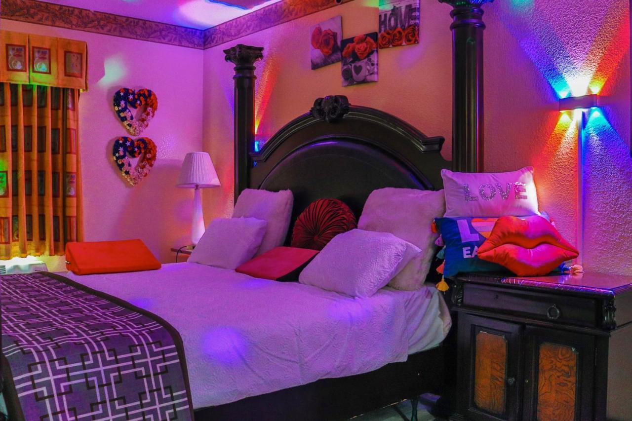 Luxe Romantic Suites Dolton Экстерьер фото