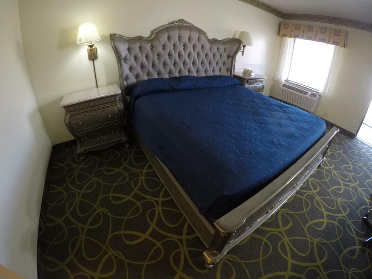 Luxe Romantic Suites Dolton Экстерьер фото